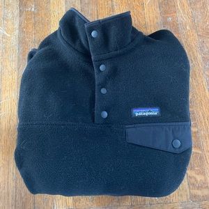 Black Patagonia fleece sweater